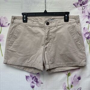 GAP Tan Khaki Skinny Boyfriend Mid Rise Shorts